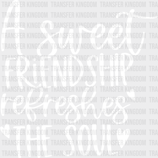 A Sweet Friendship Refreshes The Soul - Bff Iron On Dtf Transfer Unisex S & M (10’’) / Light